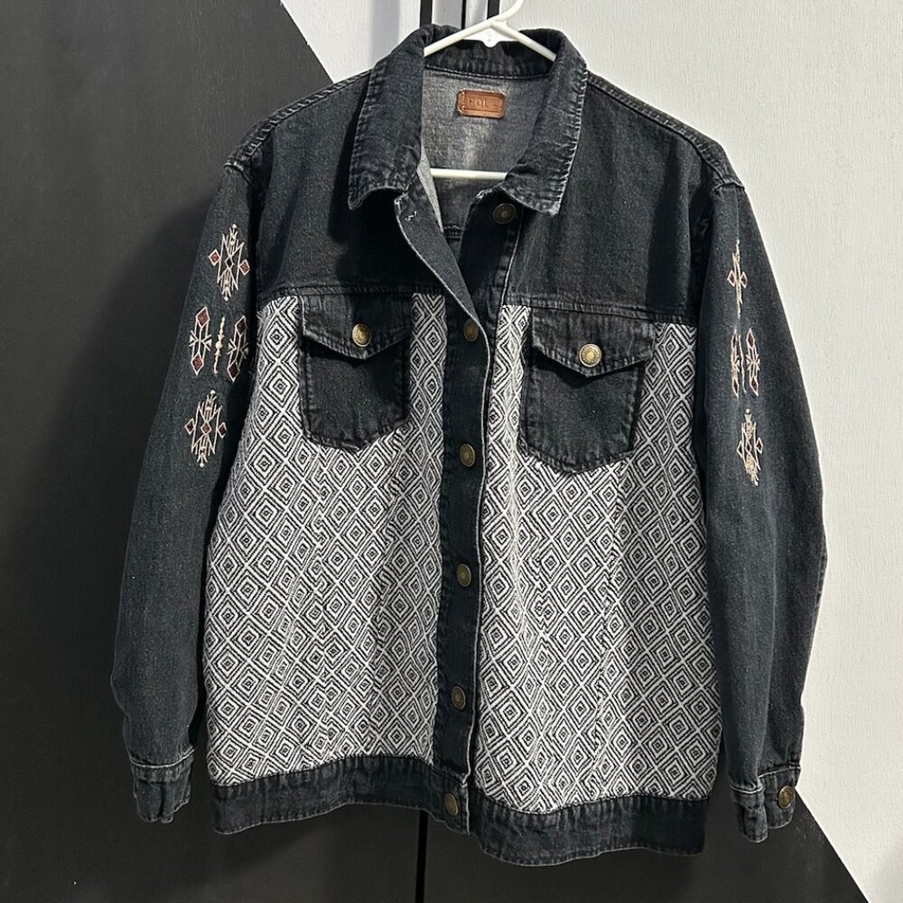 POL Black Washed Denim Jacket Geometric Tapestry/Embroidered Sleeves Women's S - Picture 1 of 12